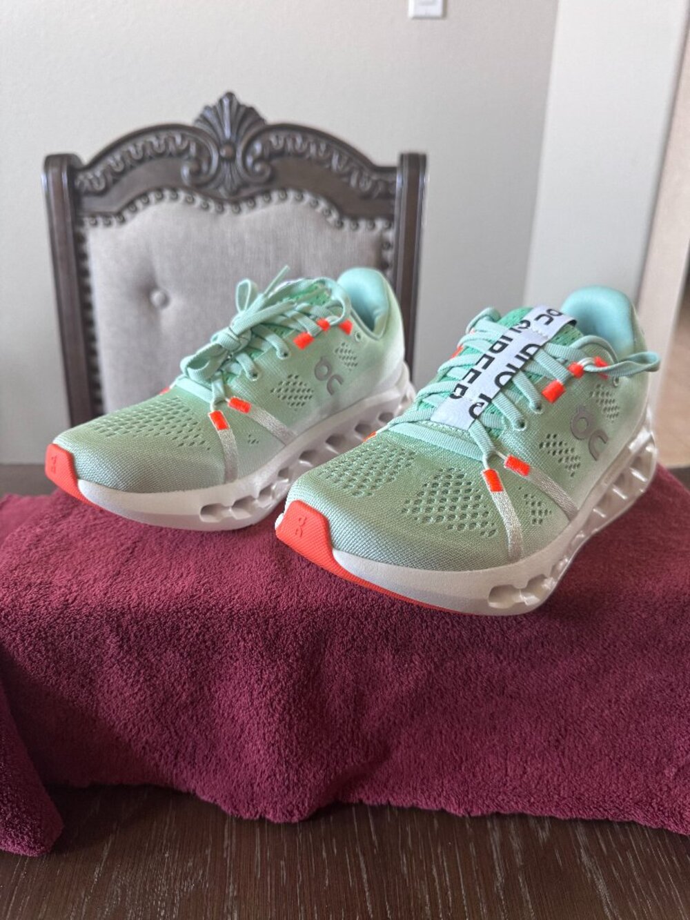 4Y/5.5 WOMEN'S ON CLOUDSUFER SNEAKER